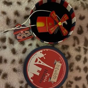 Erstwilder Paris holiday moulin rouge montmarte monument pin